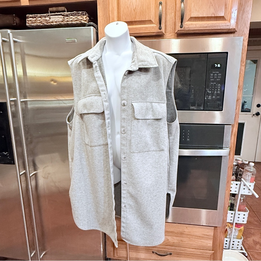 H&M Gray‎ Sleeveless Button Down Vest